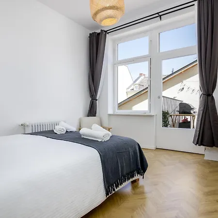 4br - Zentral - Geraeumig - Terrasse - Altbau - Netflix - Grill - Wifi شقة