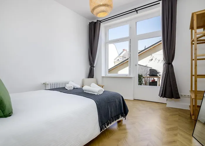 4br - Zentral - Geraeumig - Terrasse - Altbau - Netflix - Grill - Wifi 아파트